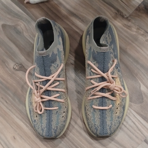 New 380 Blue and Tan Sneakers size 11